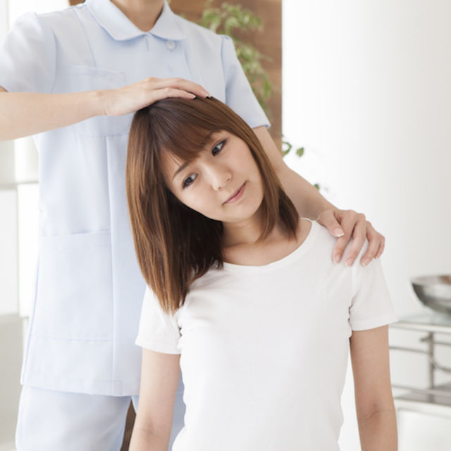 首の施術